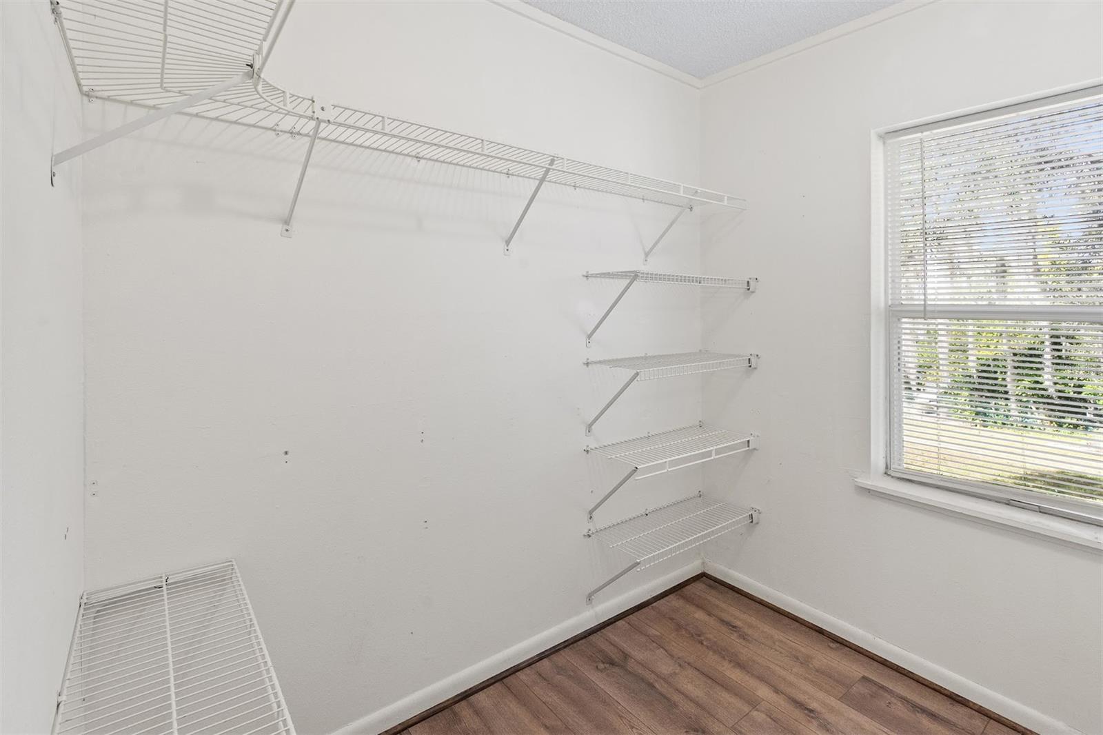 Image 20 of 29 For 841 Campbell Avenue