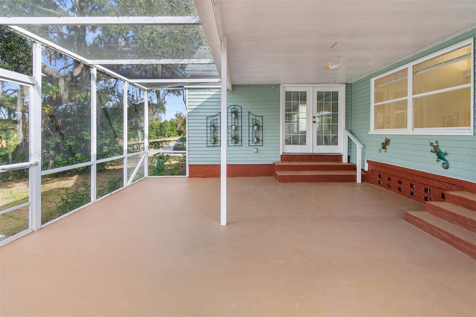 Image 23 of 29 For 841 Campbell Avenue