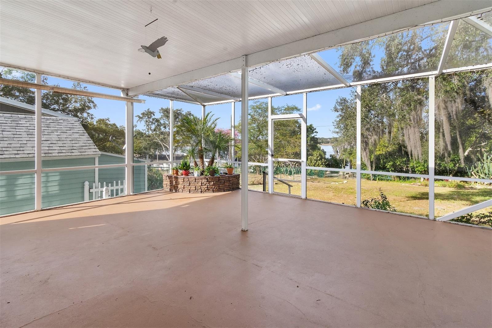 Image 25 of 29 For 841 Campbell Avenue