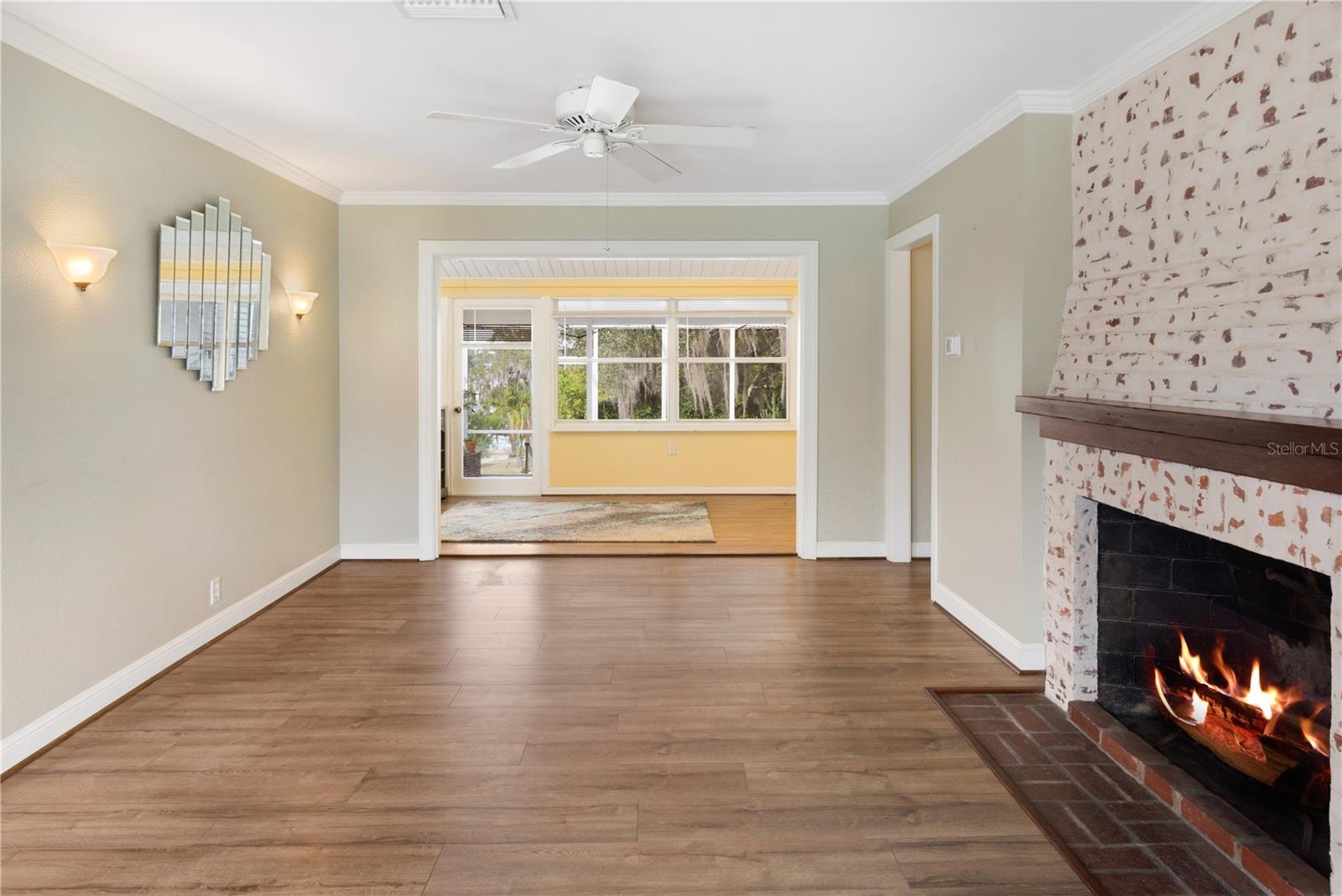 Image 4 of 29 For 841 Campbell Avenue