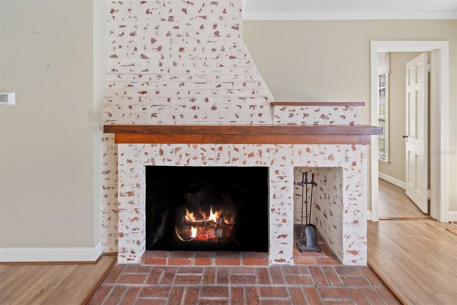 Image 5 of 29 For 841 Campbell Avenue