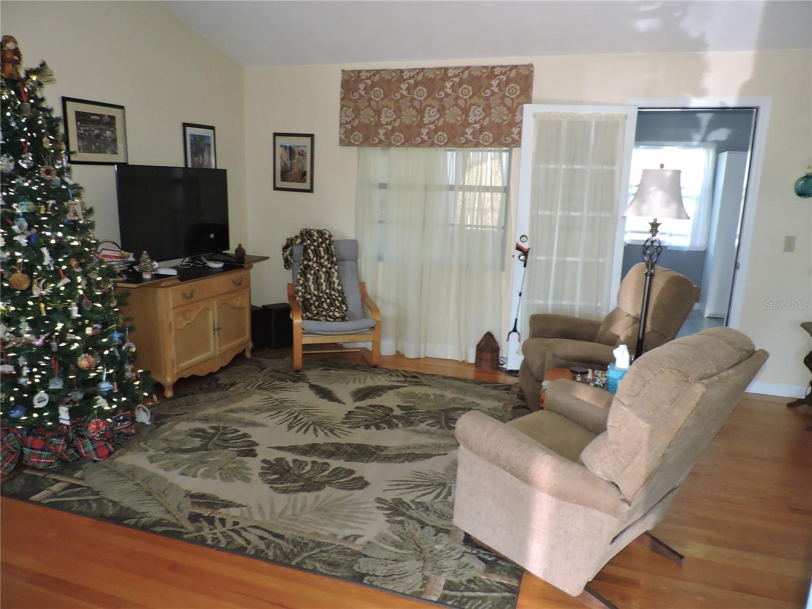 Image 4 of 30 For 817 Wildabon Avenue