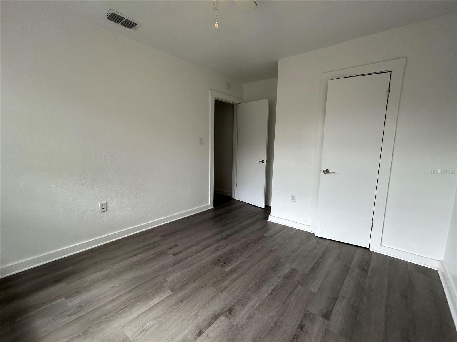 Image 5 of 7 For 243 Avenue L Ne