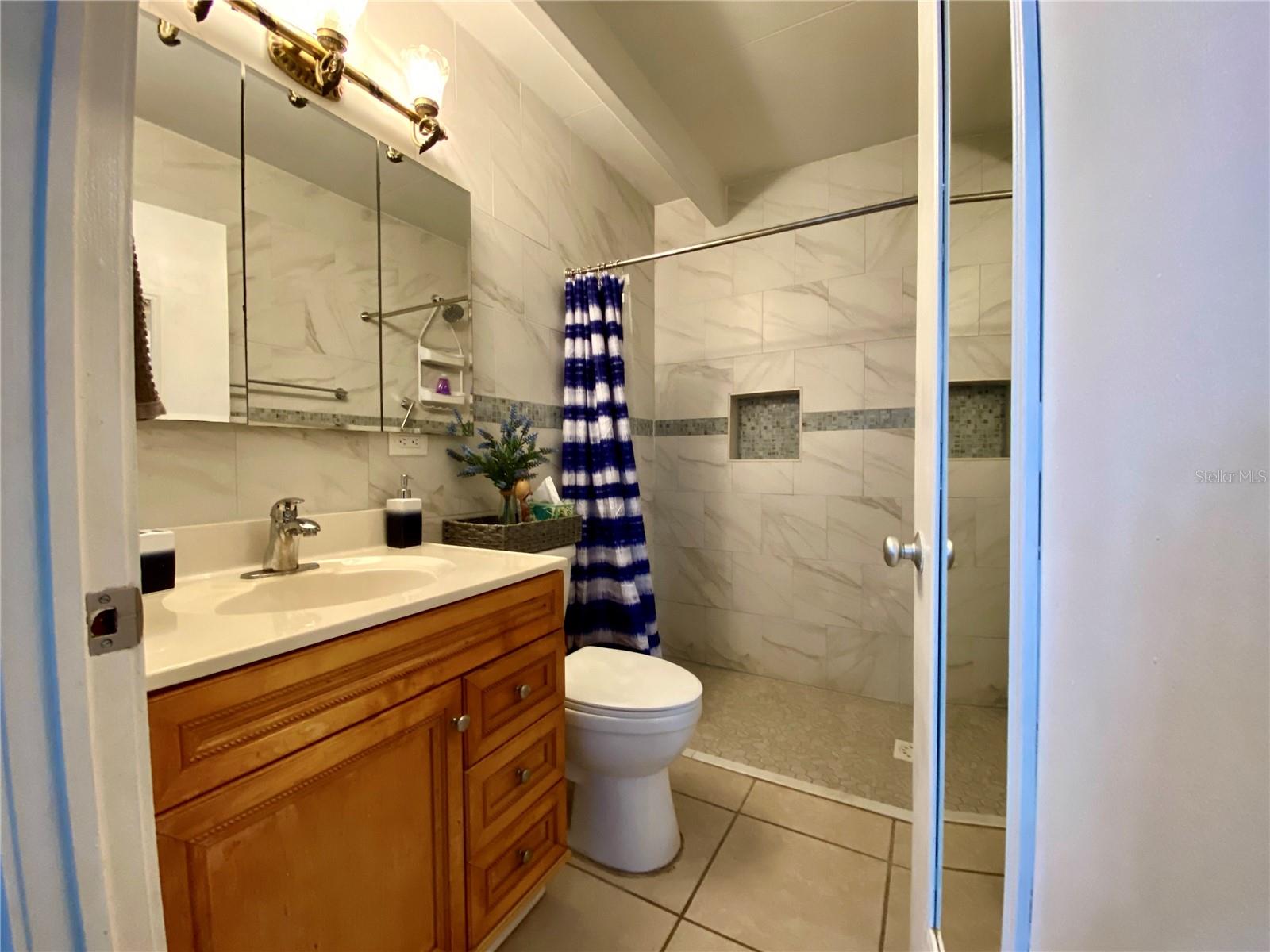 Image 10 of 37 For 3429 Club Circle