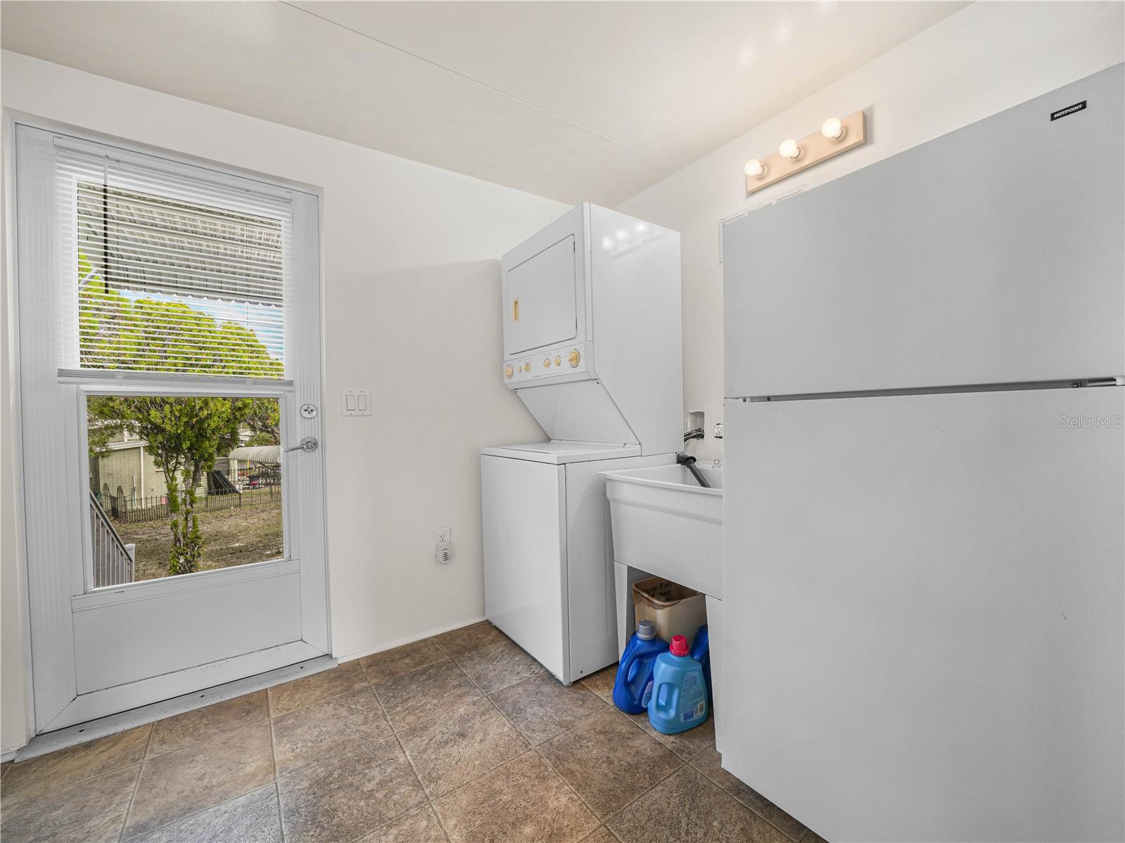 Image 20 of 43 For 47 Woodruff Way