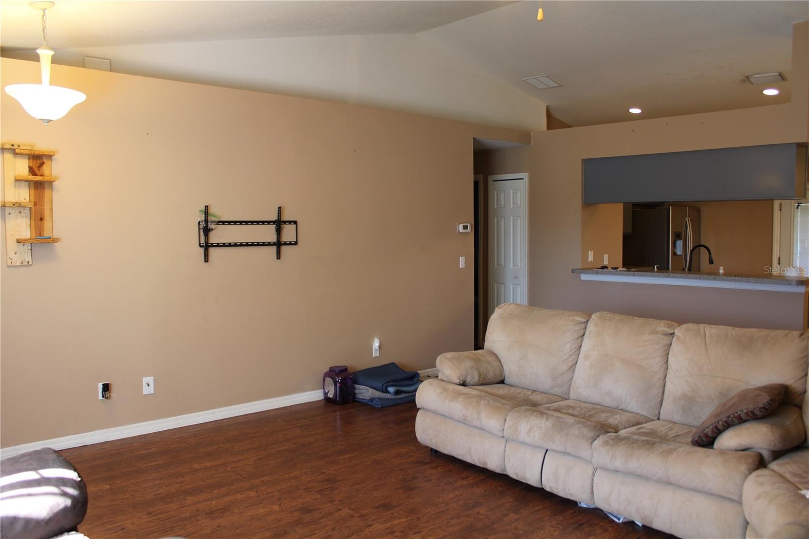 Image 4 of 28 For 7238 Evergreen Loop