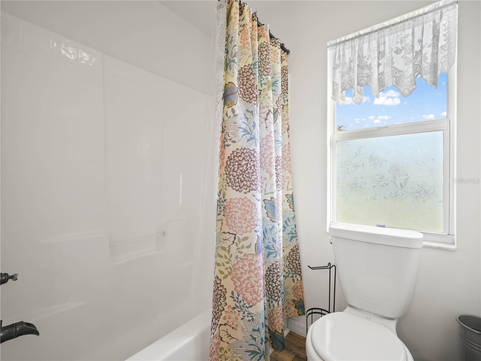 Image 20 of 51 For 341 Lake Suzanne Drive