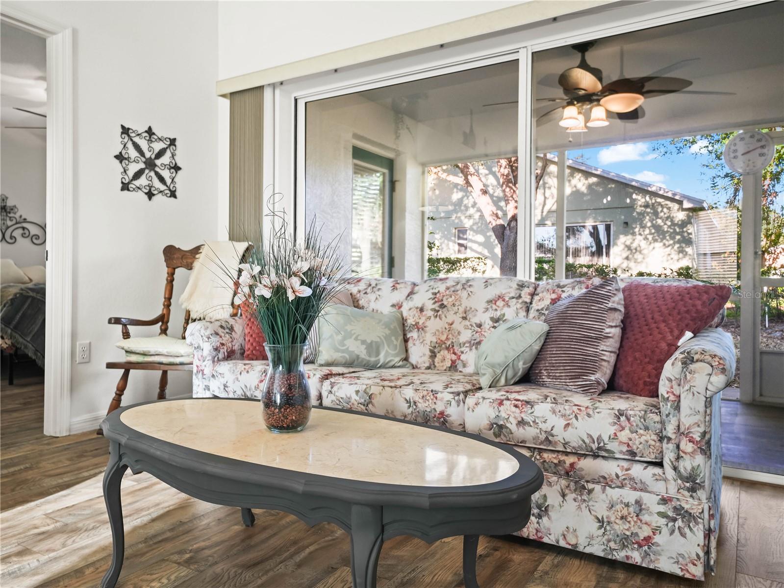 Image 7 of 51 For 341 Lake Suzanne Drive