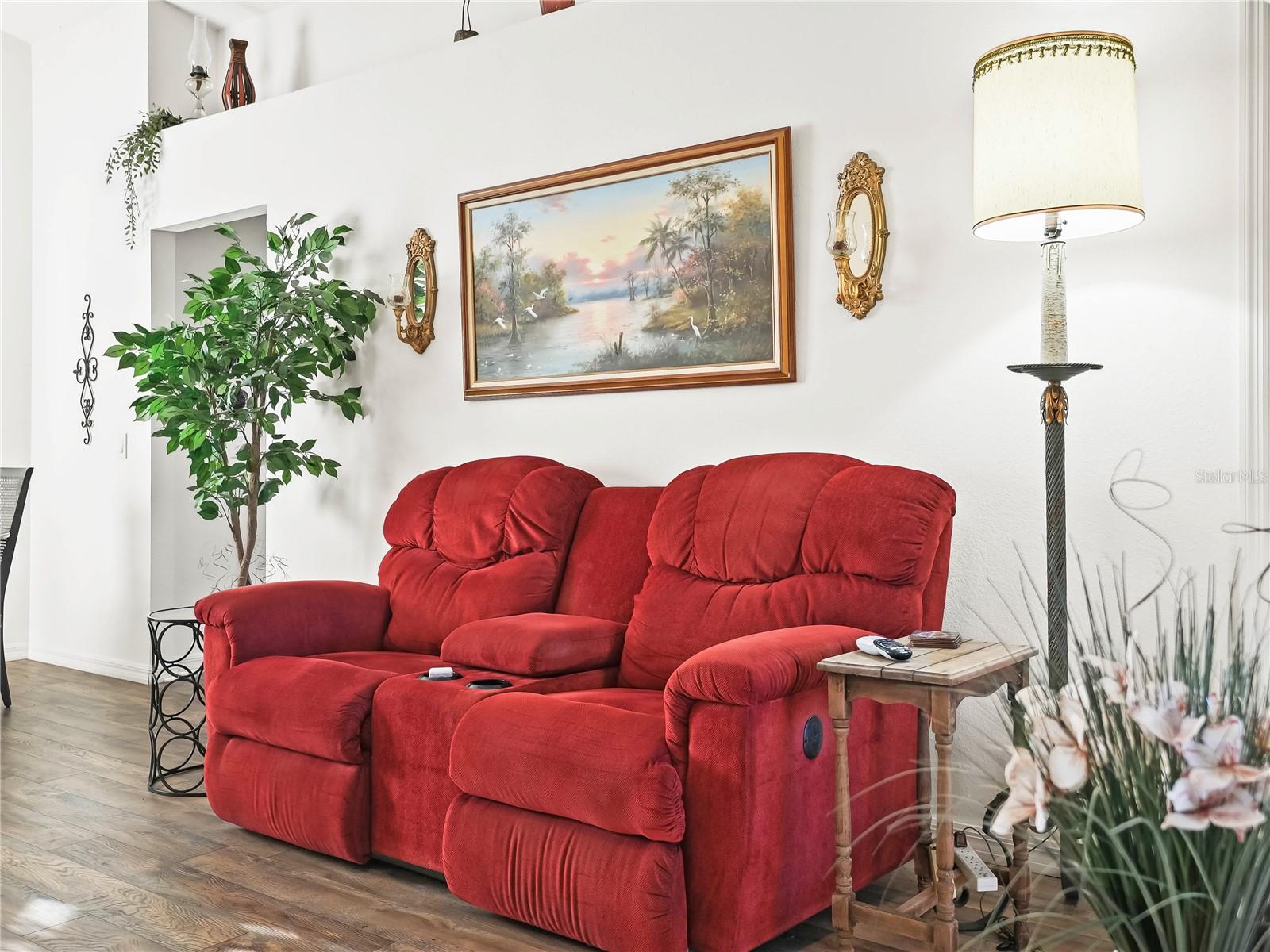 Image 8 of 51 For 341 Lake Suzanne Drive