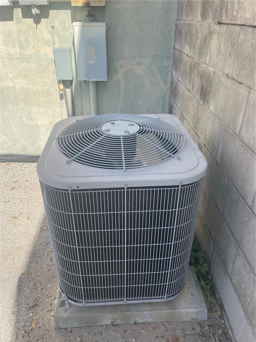 Image 37 of 45 For 22 Wall Street