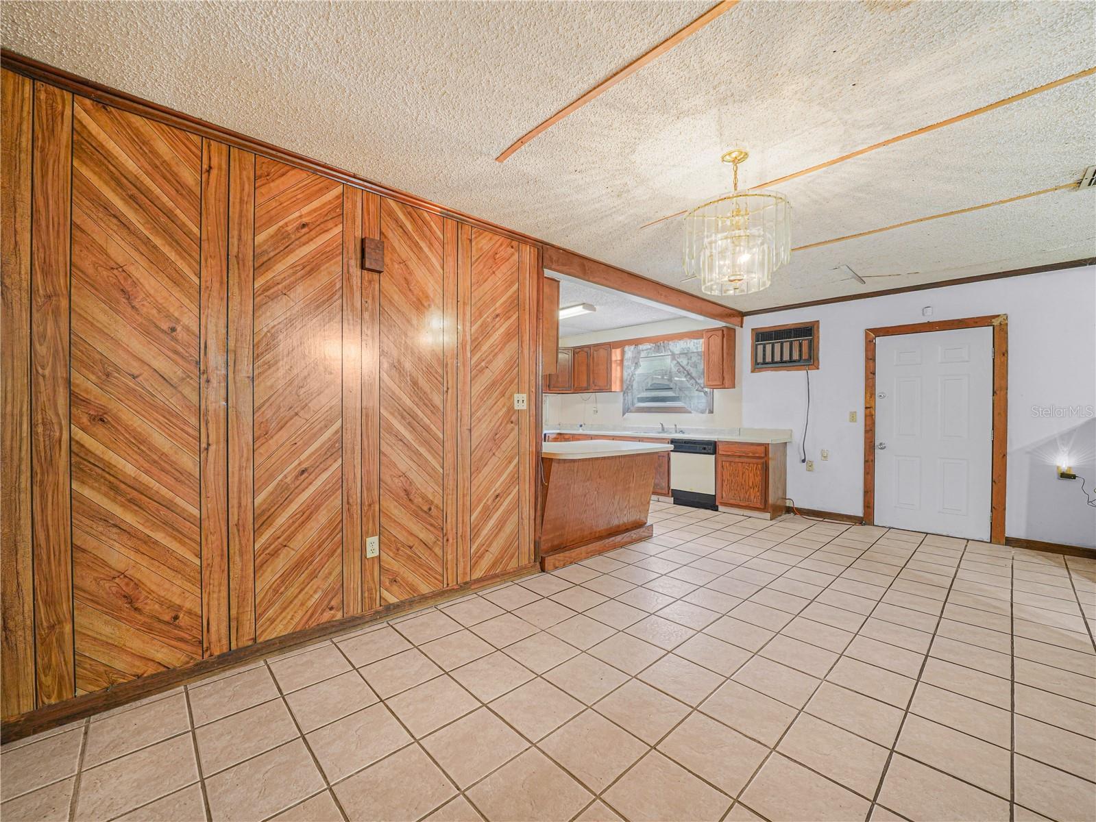 Image 5 of 45 For 715 Seminole Avenue