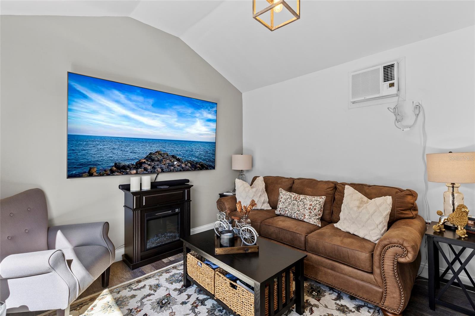 Image 14 of 70 For 532 38th Trace