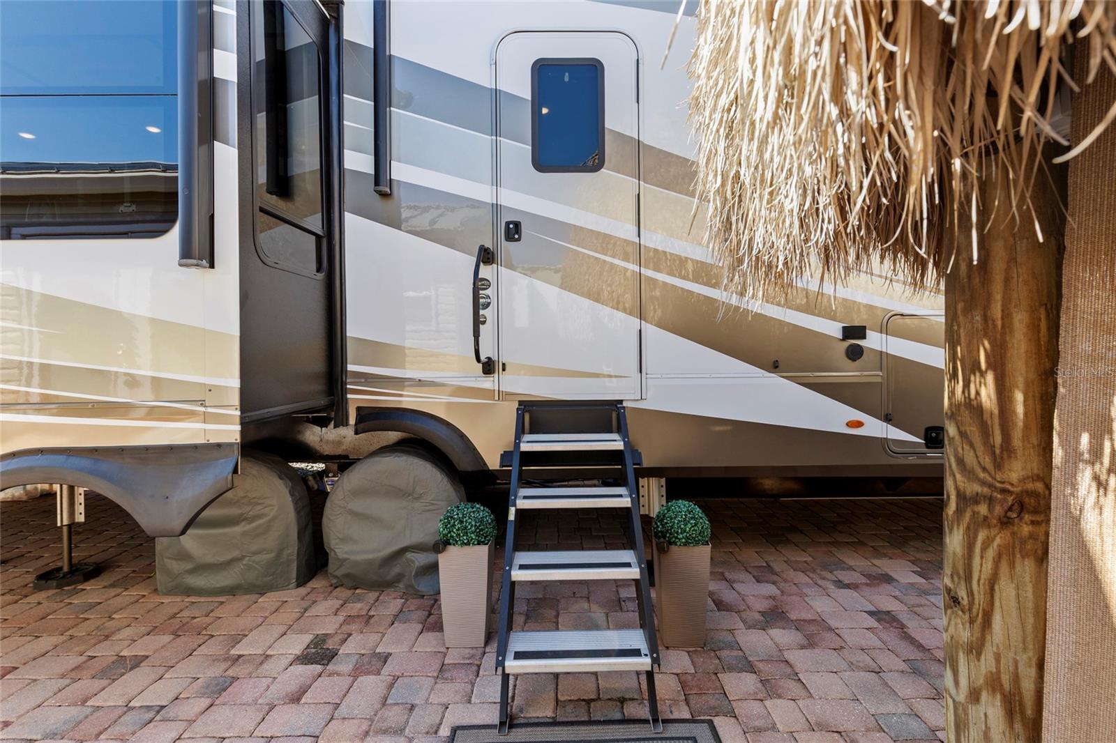 Image 46 of 70 For 532 38th Trace