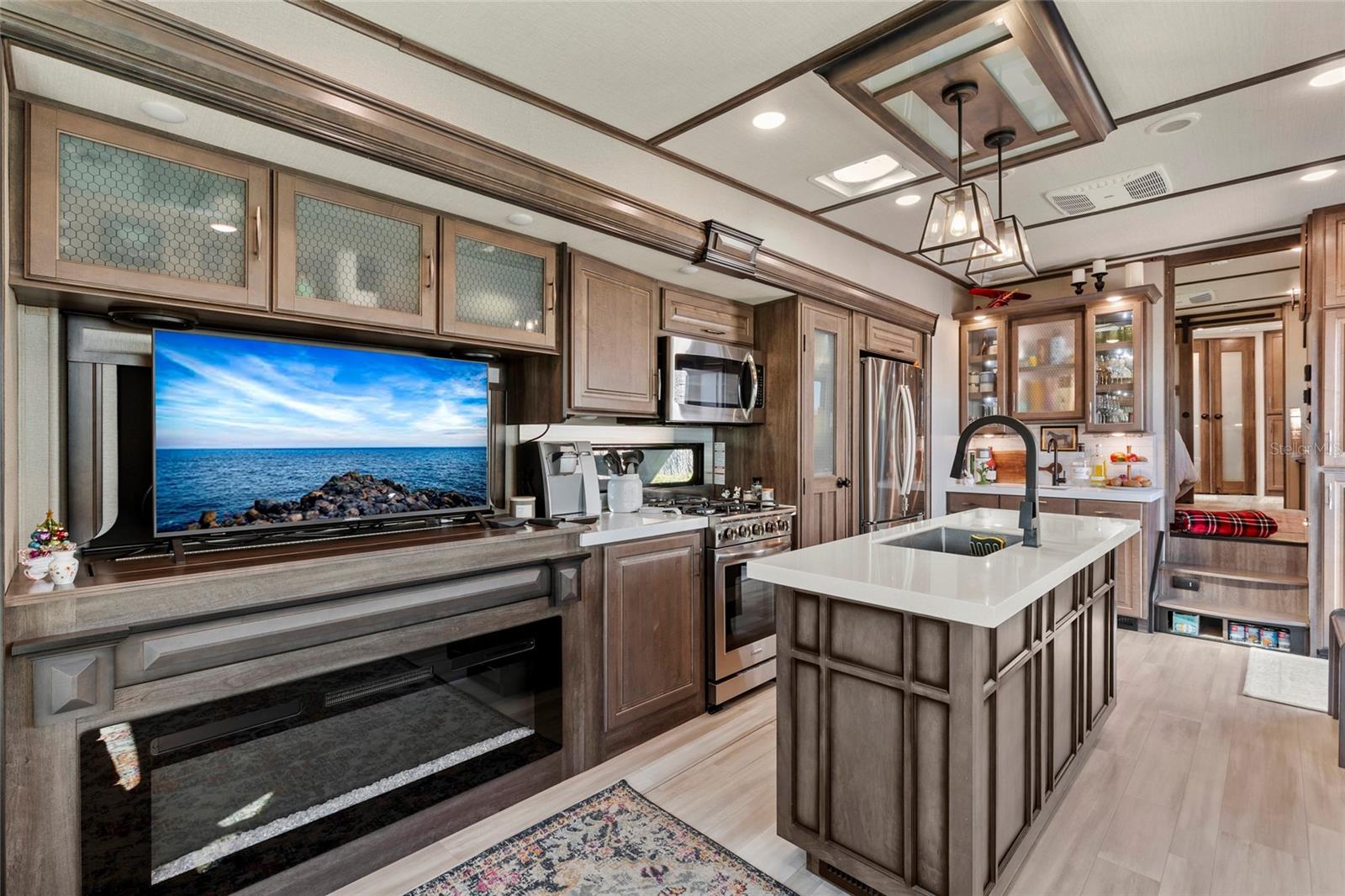 Image 50 of 70 For 532 38th Trace