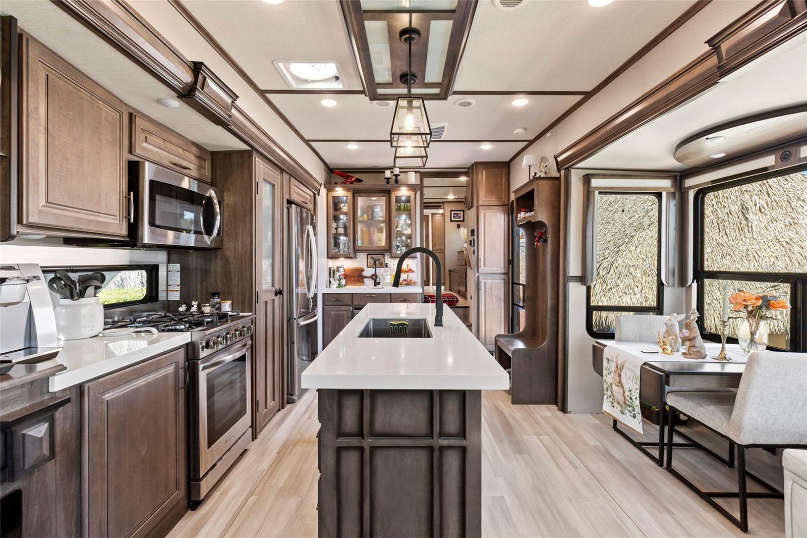 Image 51 of 70 For 532 38th Trace