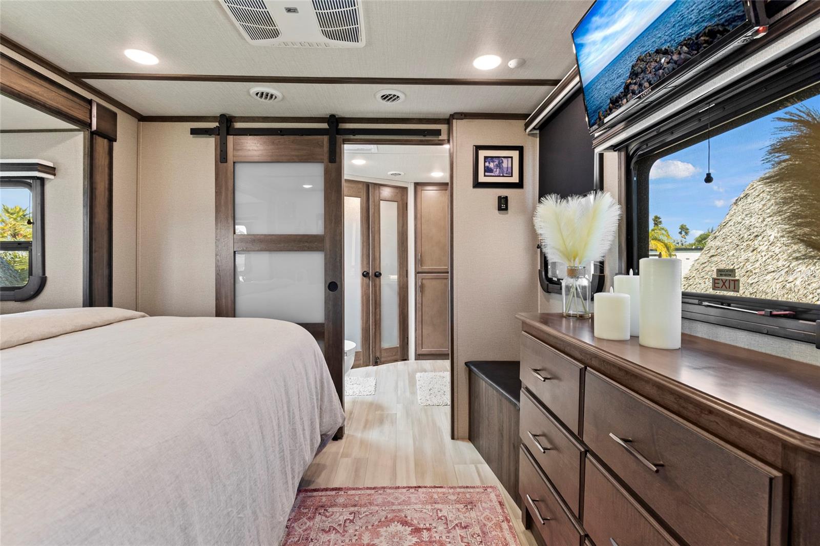 Image 58 of 70 For 532 38th Trace