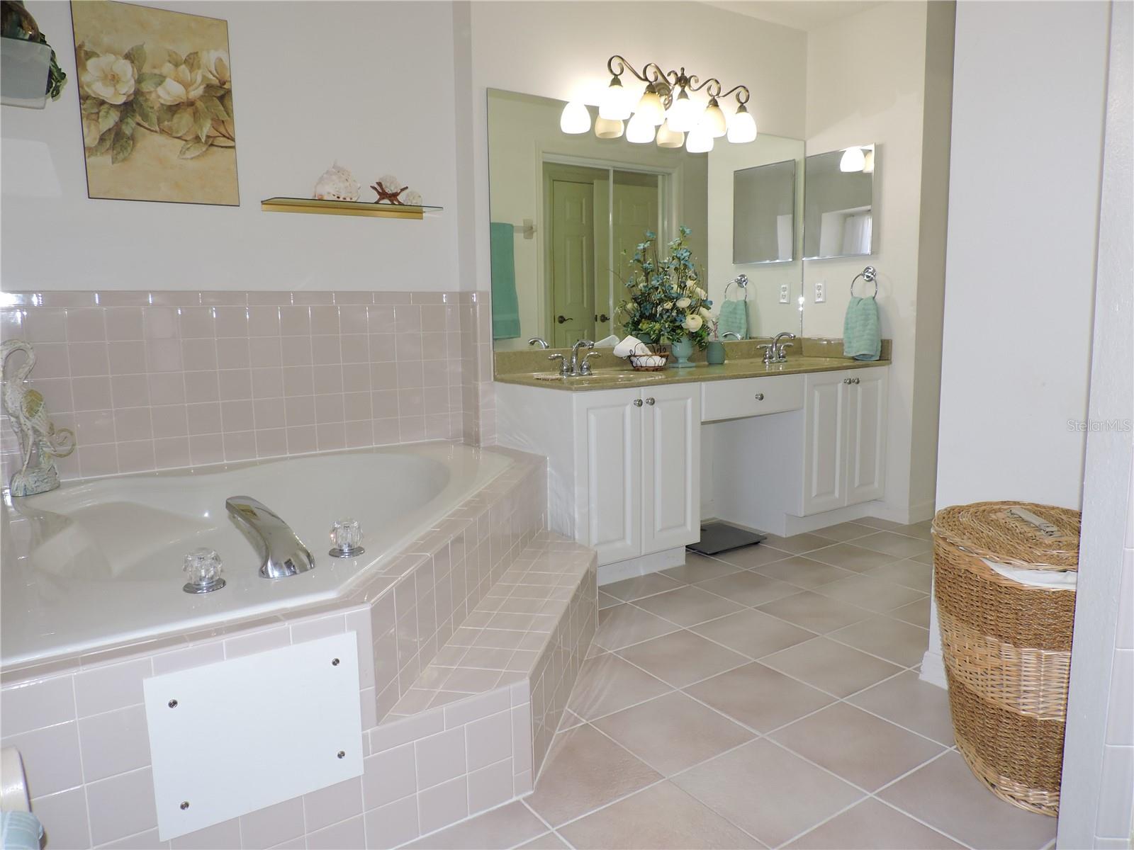 Image 21 of 40 For 1010 Destin Drive