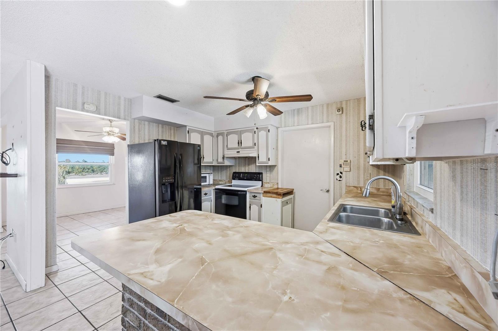 Listing photo id 11 for 1750 Golfview Cutoff Road