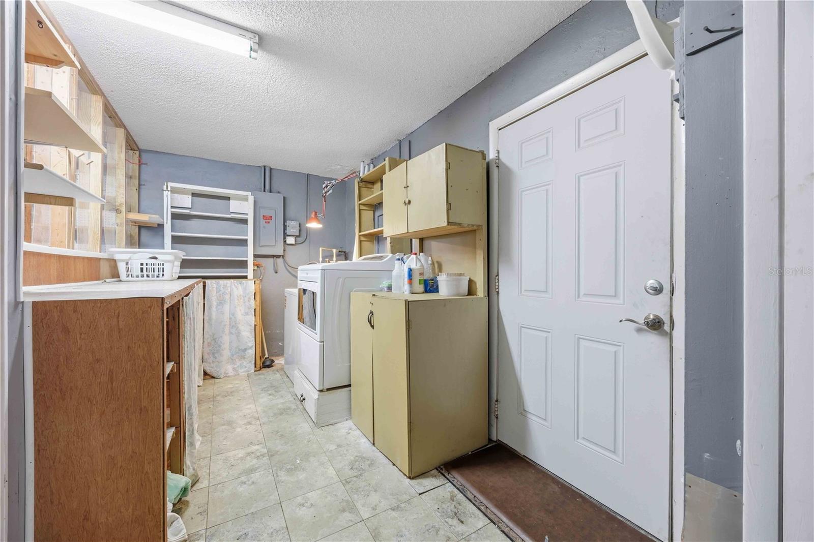 Listing photo id 13 for 1750 Golfview Cutoff Road