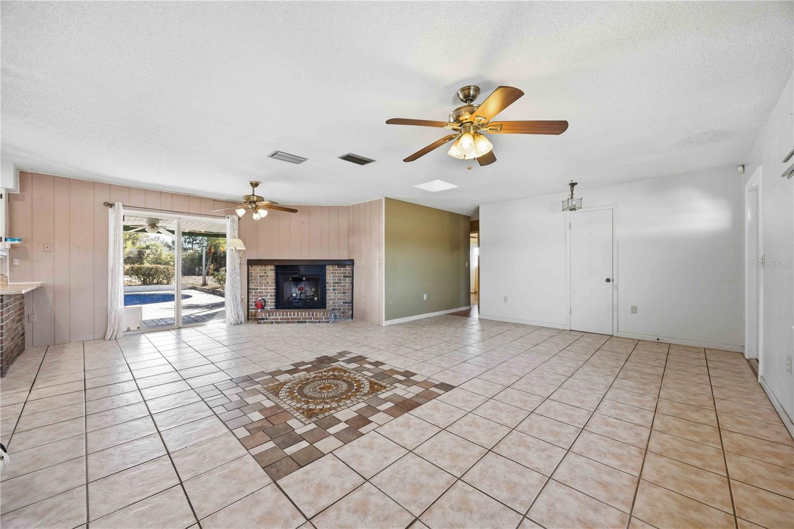 Listing photo id 5 for 1750 Golfview Cutoff Road