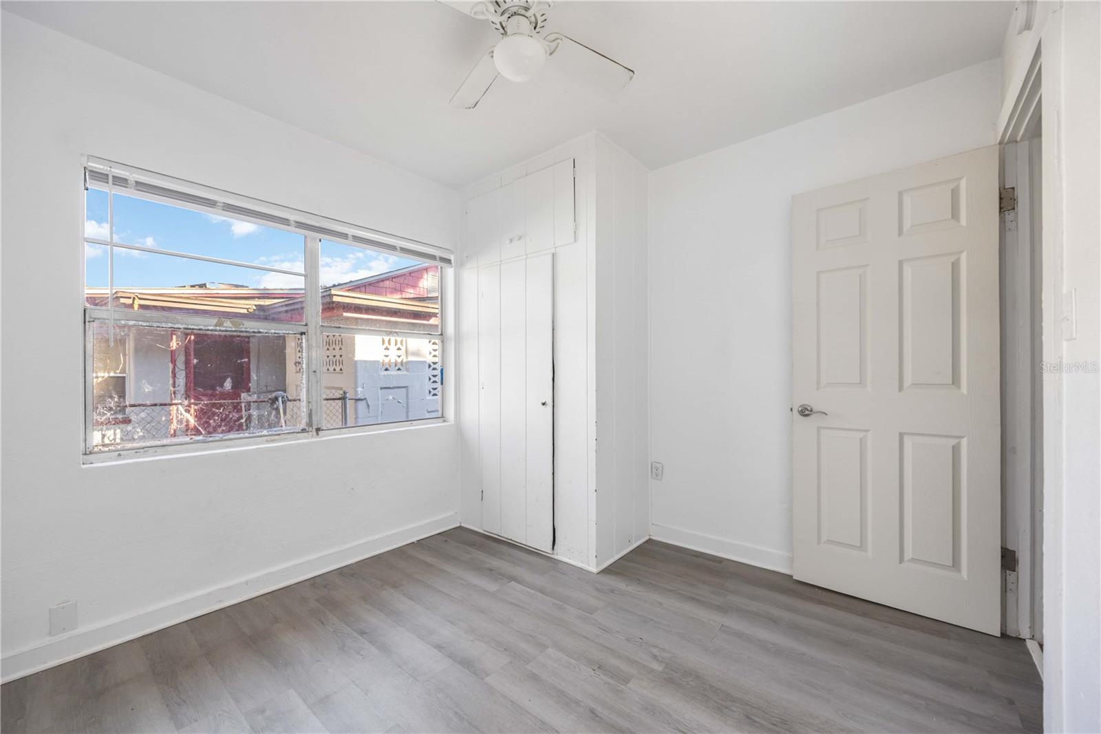 Image 13 of 30 For 243 Avenue L Ne