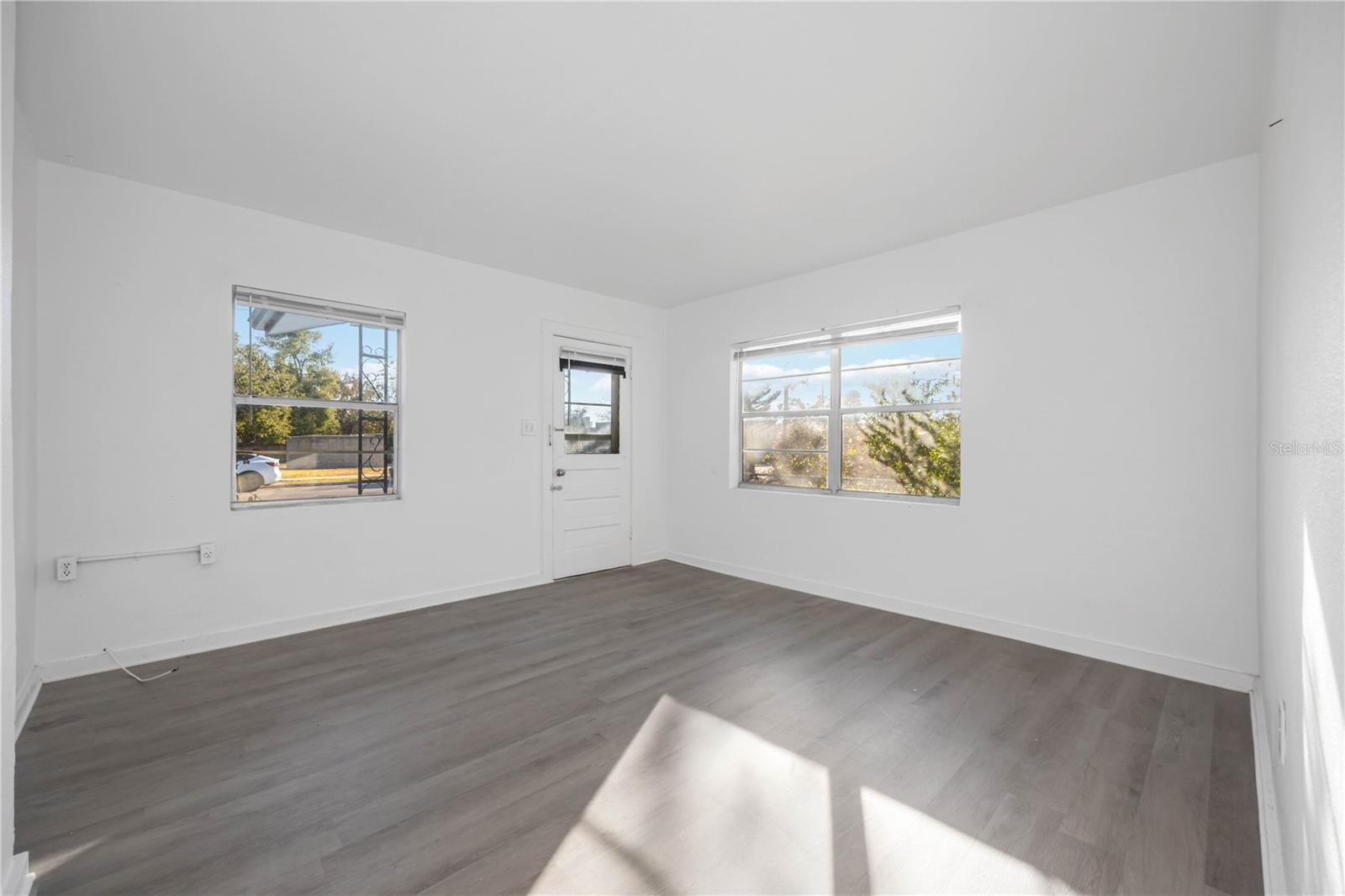 Image 17 of 30 For 243 Avenue L Ne