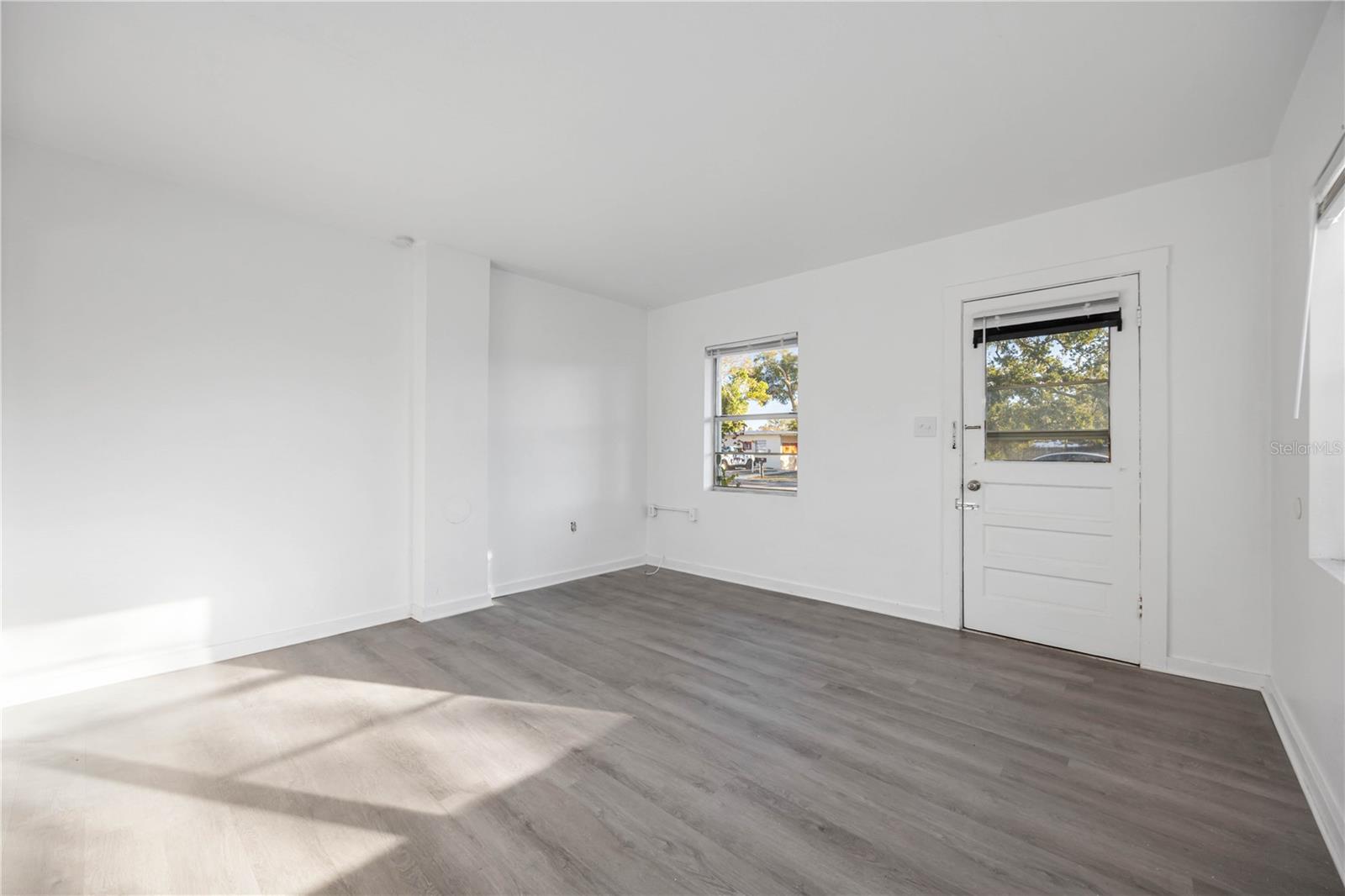 Image 18 of 30 For 243 Avenue L Ne