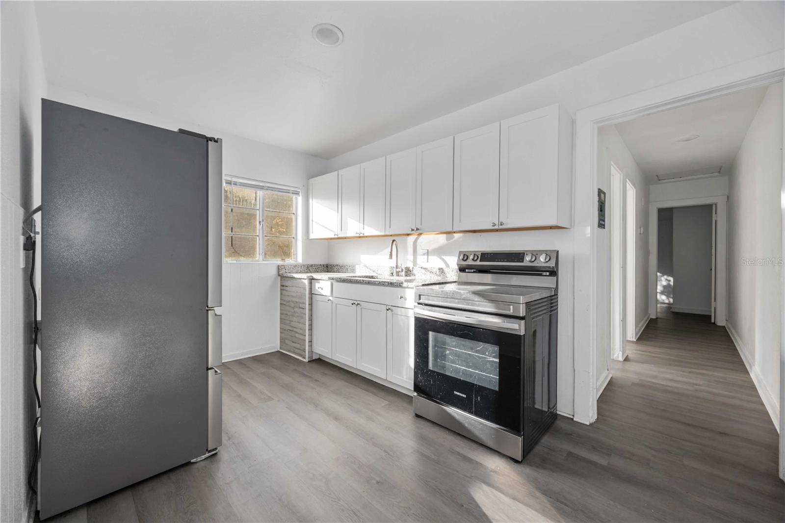 Image 20 of 30 For 243 Avenue L Ne