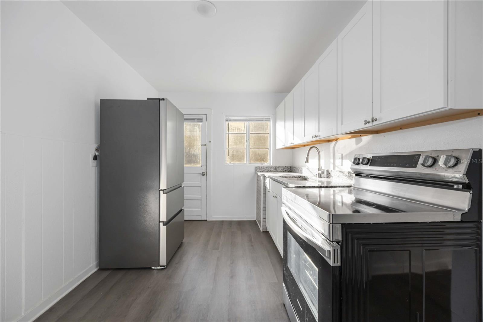 Image 21 of 30 For 243 Avenue L Ne