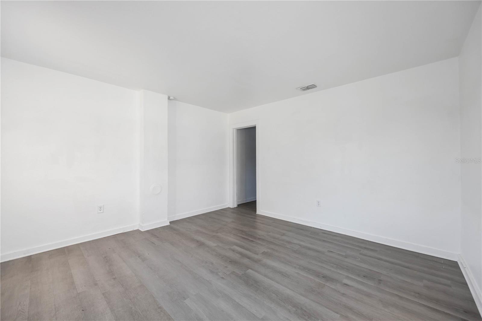 Image 7 of 30 For 243 Avenue L Ne