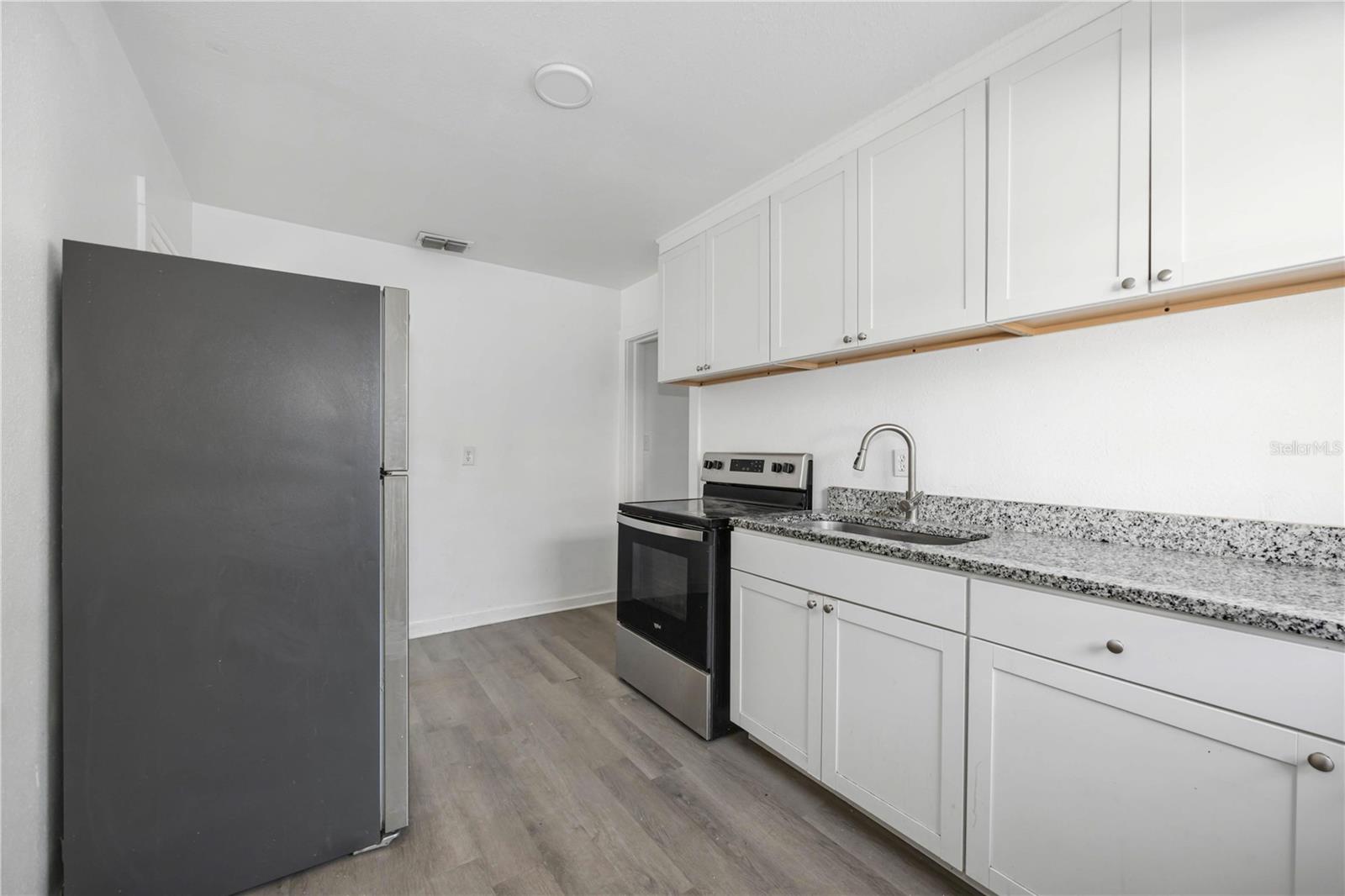 Image 8 of 30 For 243 Avenue L Ne