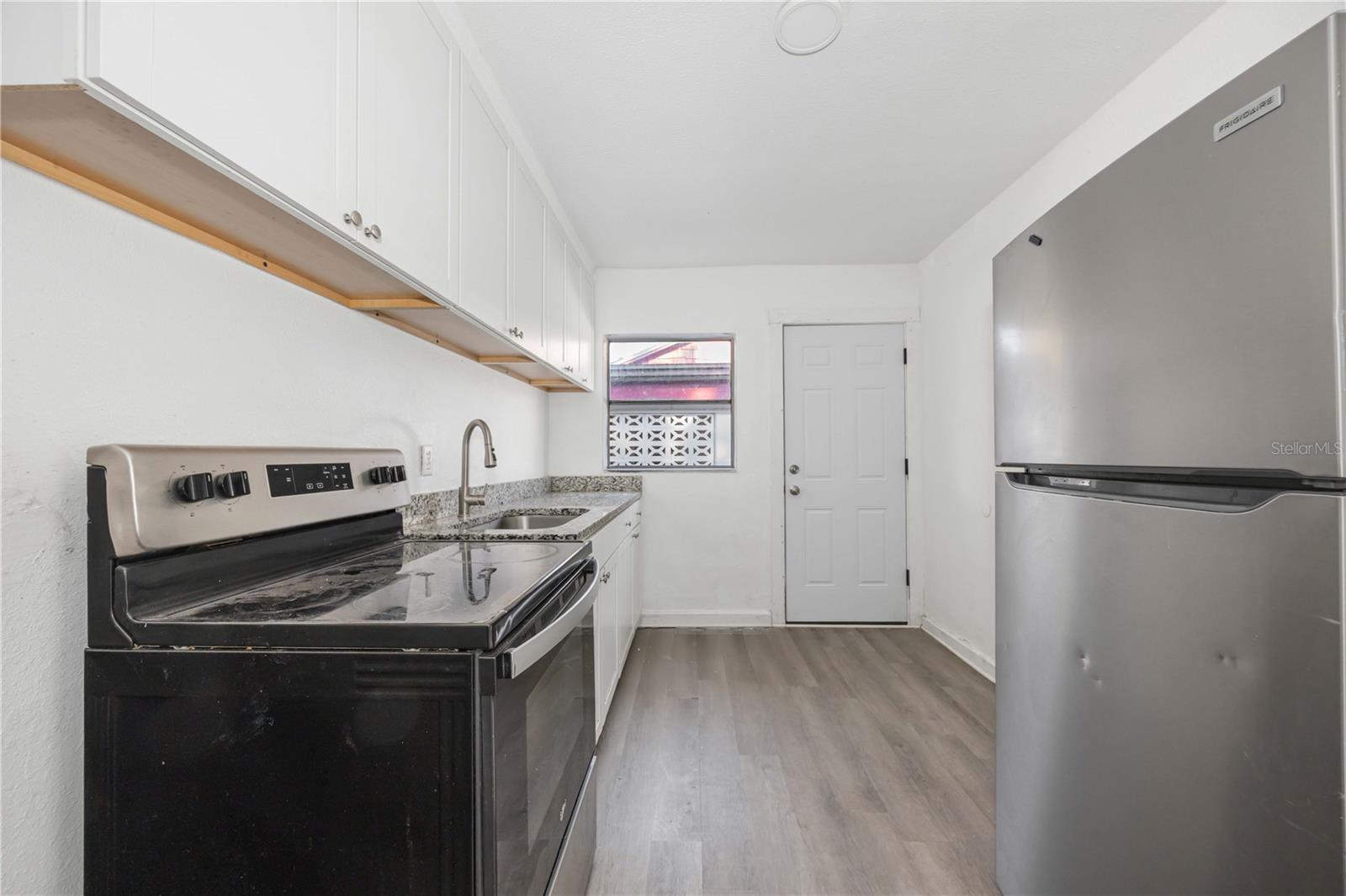 Image 9 of 30 For 243 Avenue L Ne