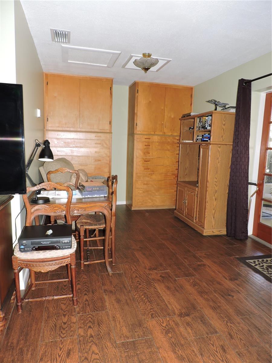 Image 12 of 51 For 1413 Highland Park Drive N