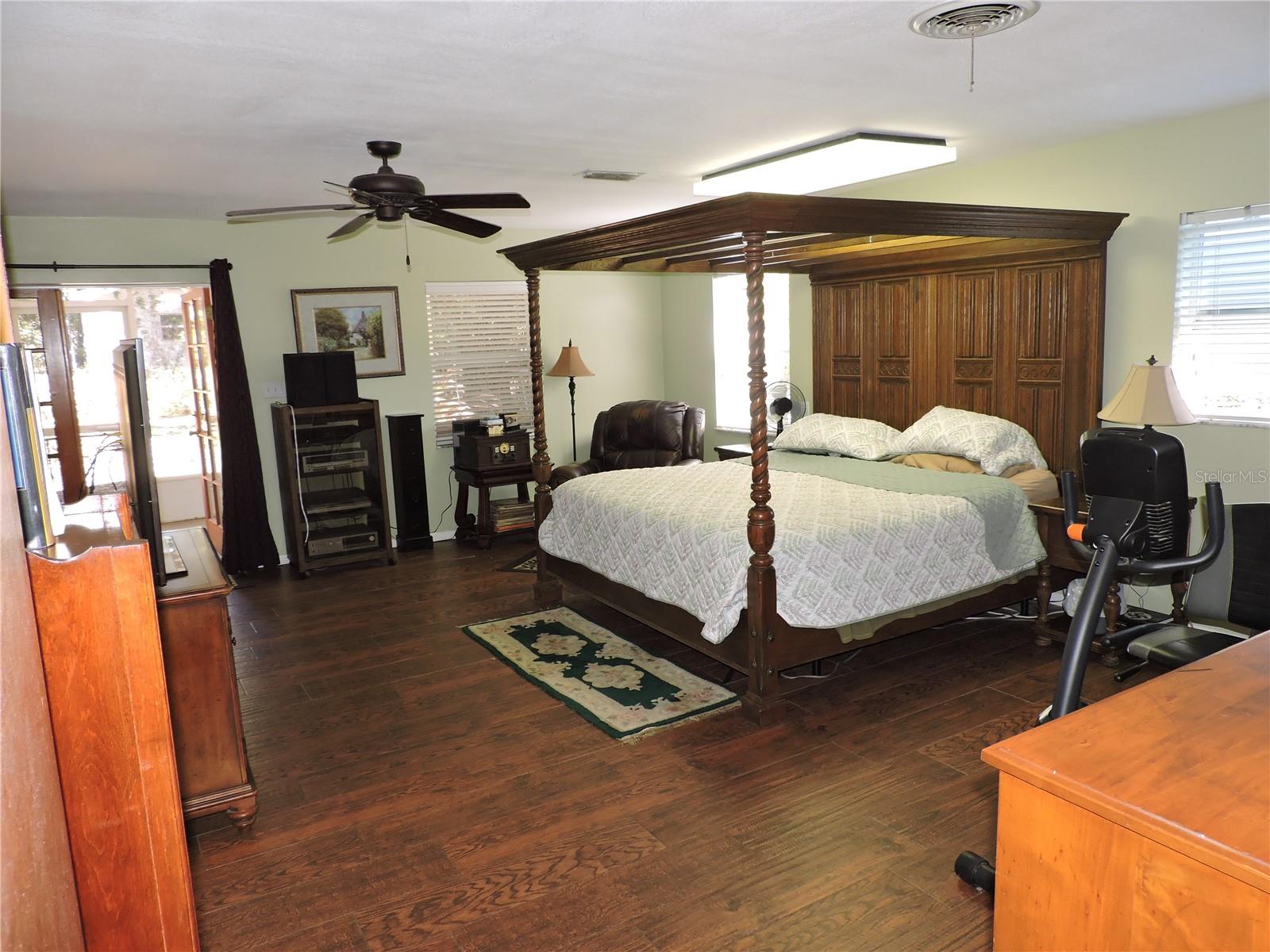 Image 36 of 51 For 1413 Highland Park Drive N