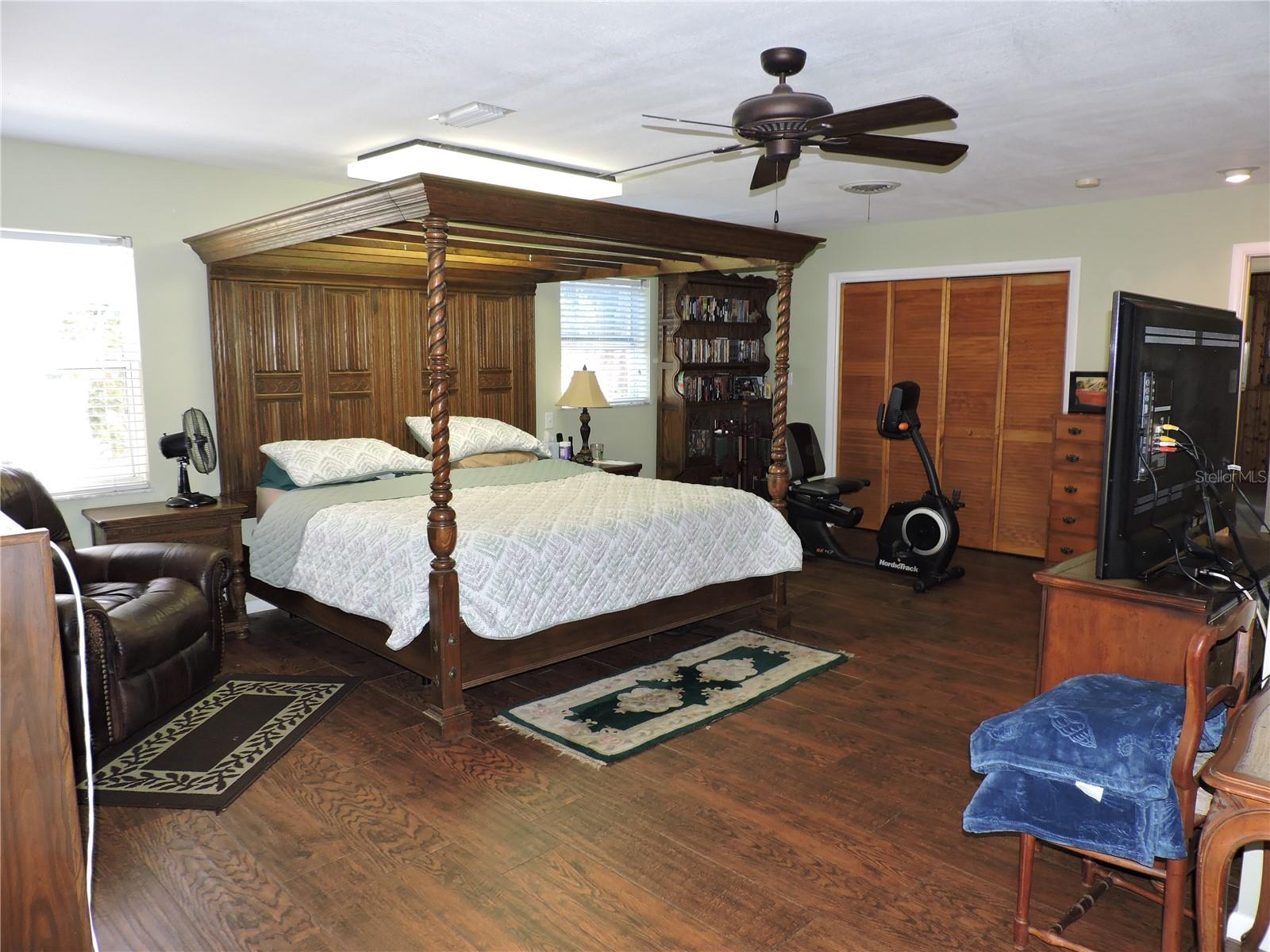 Image 37 of 51 For 1413 Highland Park Drive N