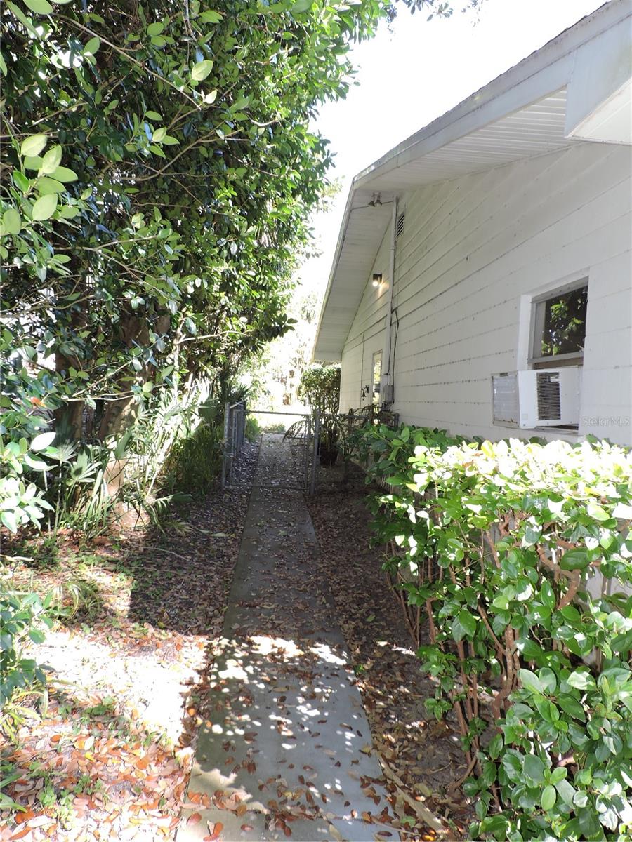 Image 42 of 51 For 1413 Highland Park Drive N