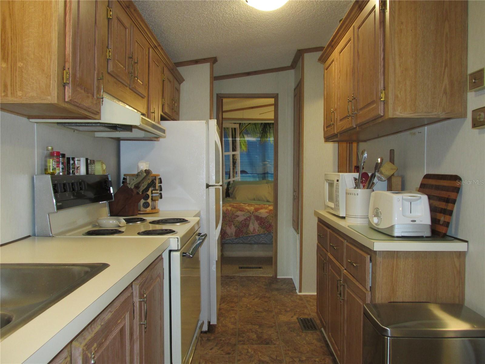 Image 10 of 31 For 8 Red Quill Circle