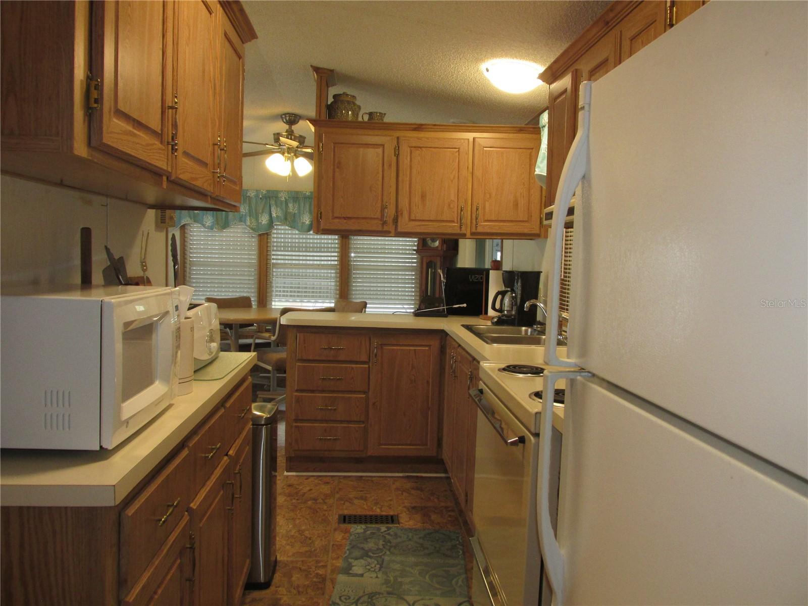 Image 11 of 31 For 8 Red Quill Circle