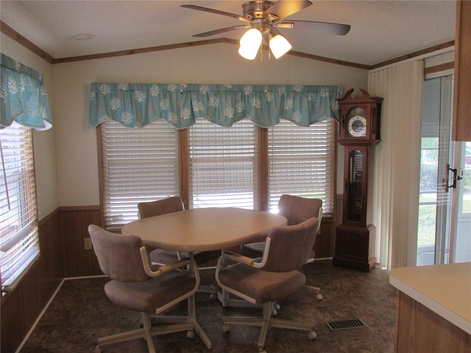 Image 9 of 31 For 8 Red Quill Circle