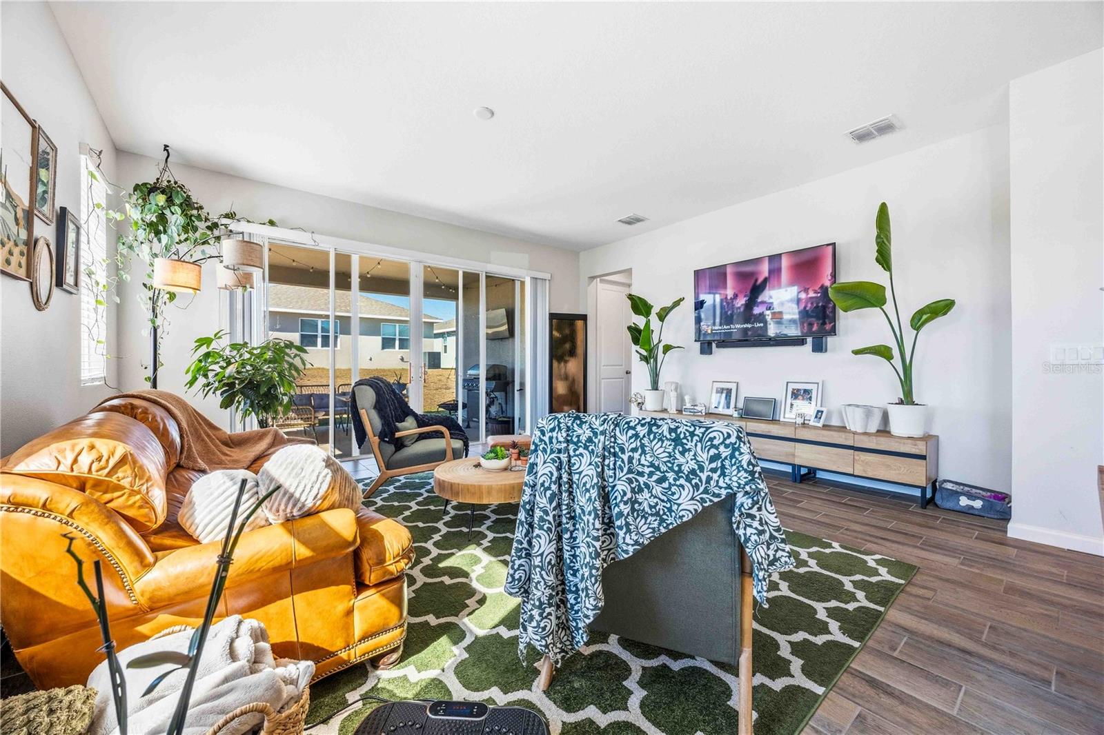 Image 11 of 26 For 702 Benz Street