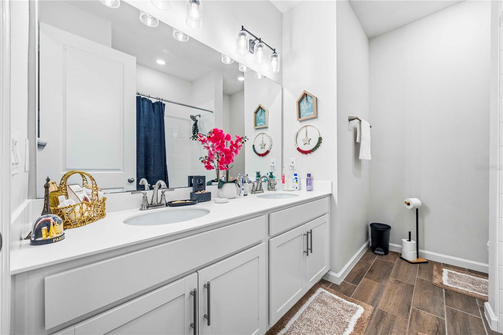 Image 19 of 26 For 702 Benz Street