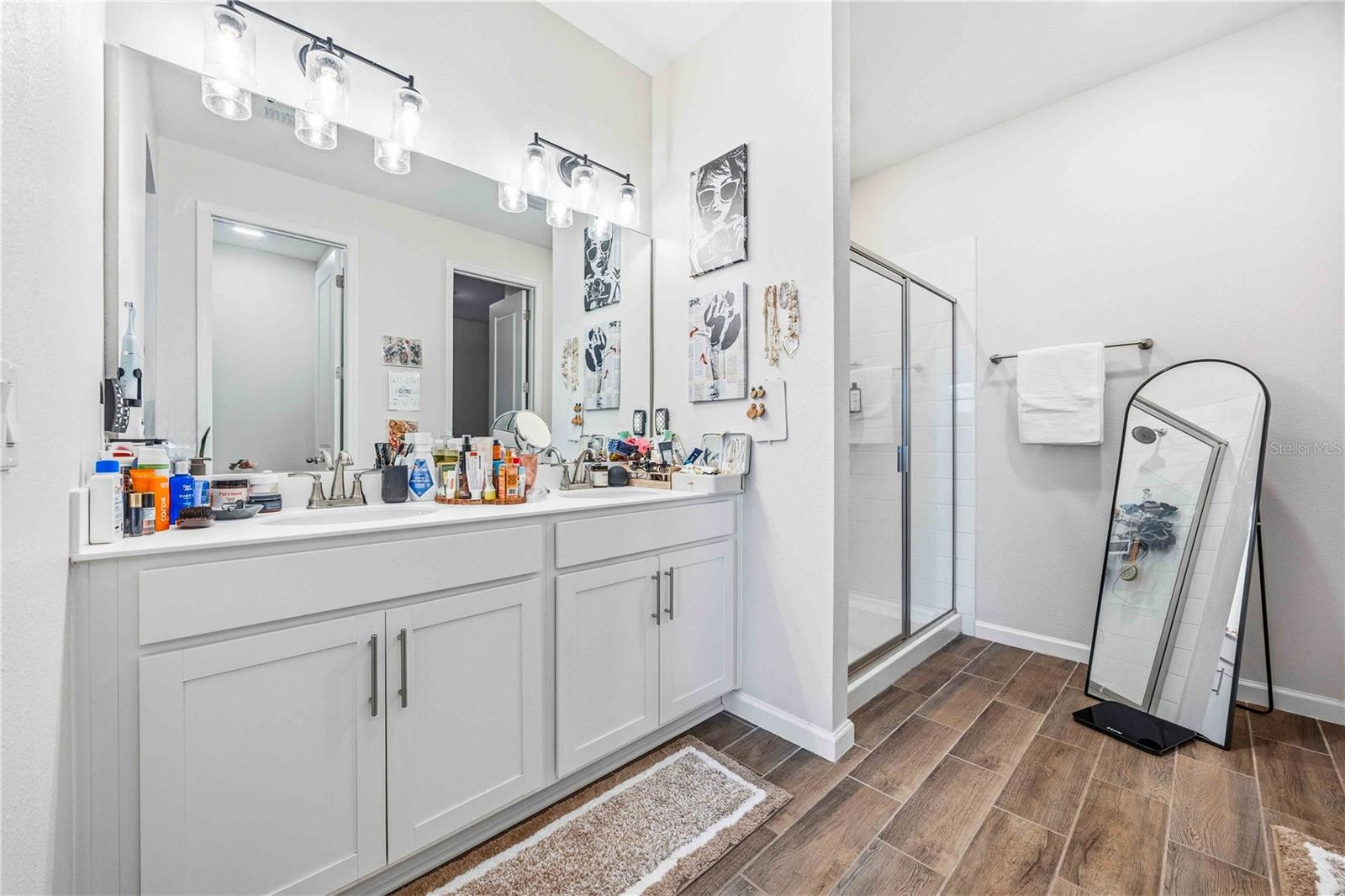 Image 22 of 26 For 702 Benz Street