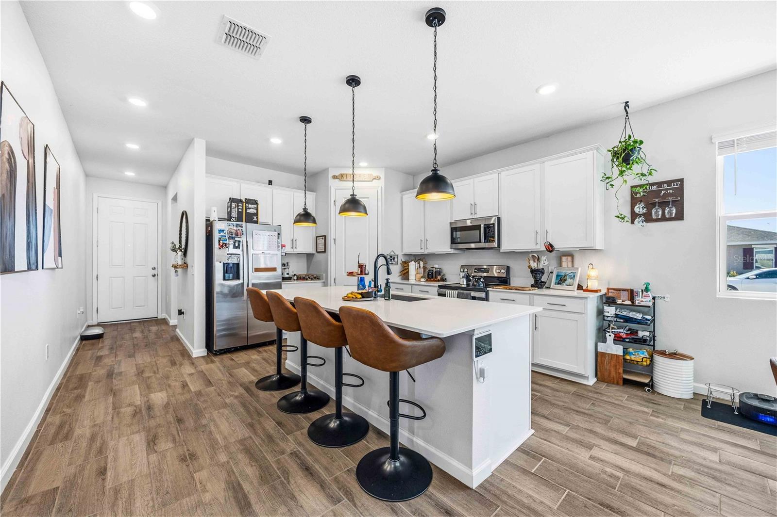 Image 5 of 26 For 702 Benz Street