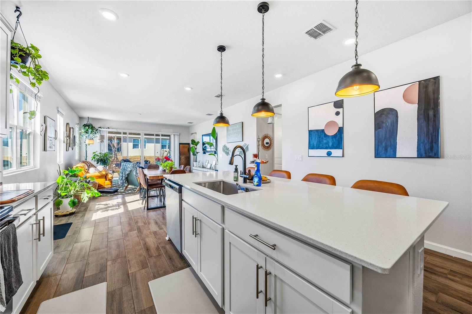 Image 7 of 26 For 702 Benz Street