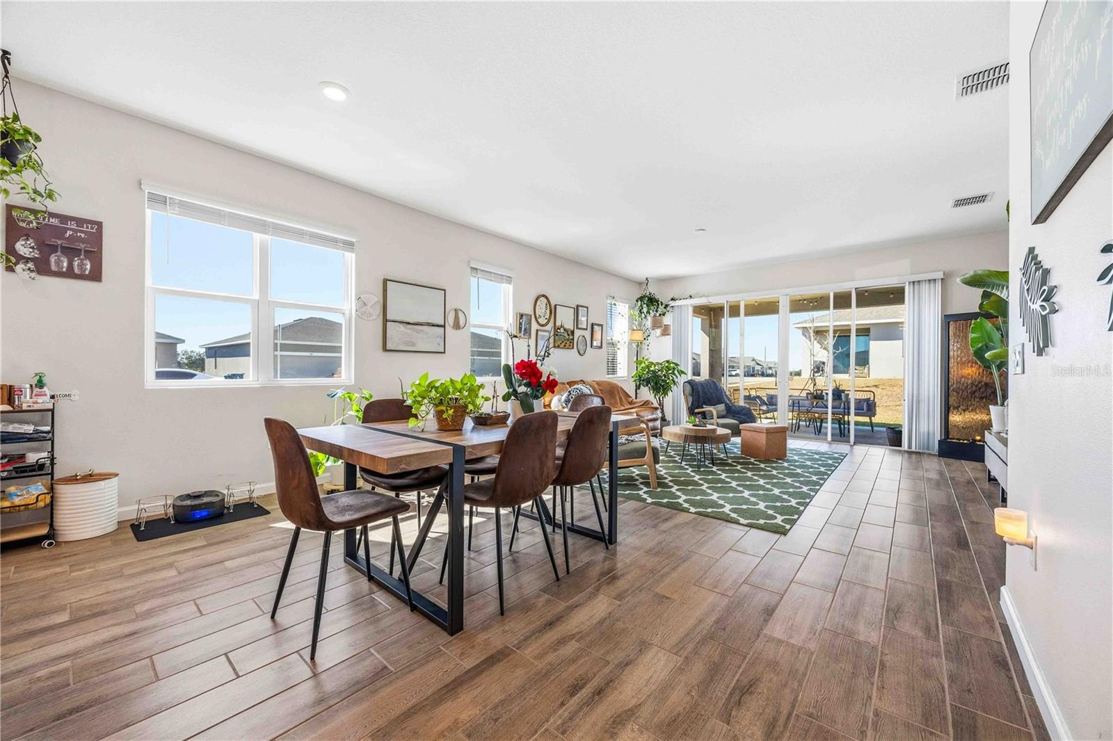 Image 9 of 26 For 702 Benz Street