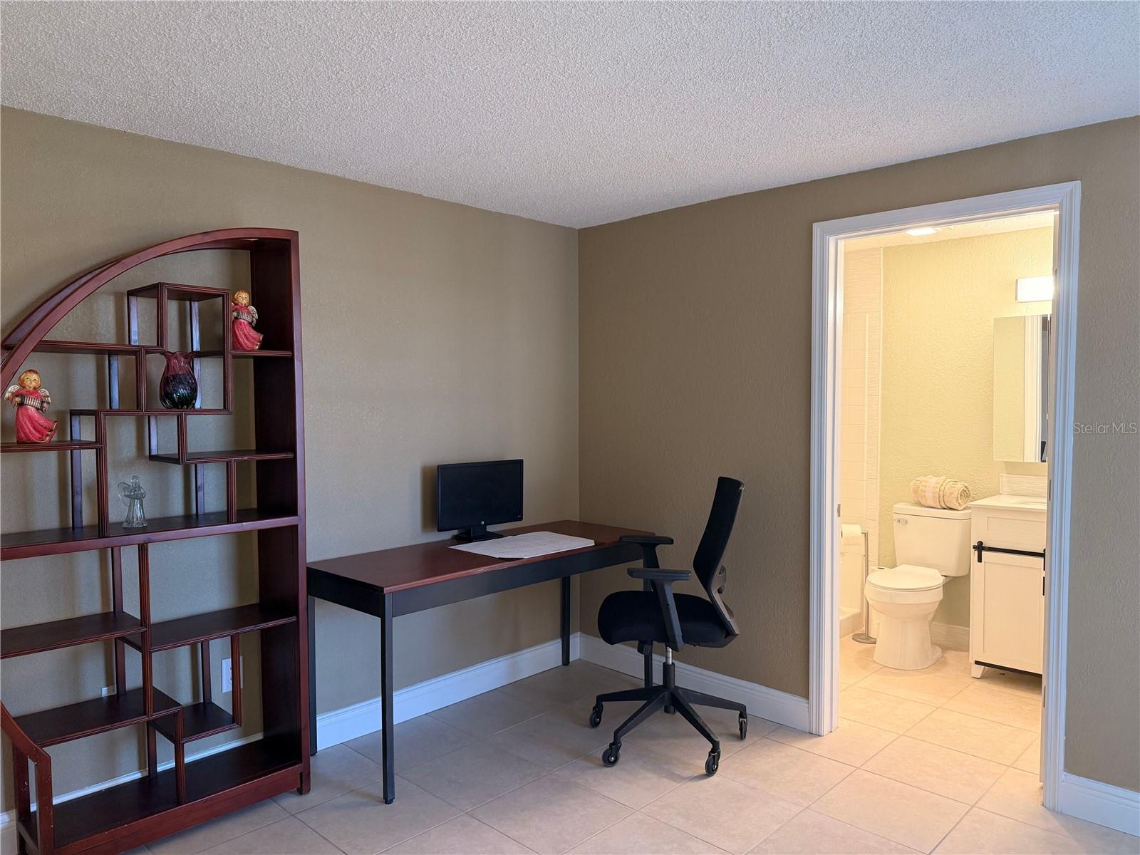 Image 10 of 20 For 1605 Club Circle 1605