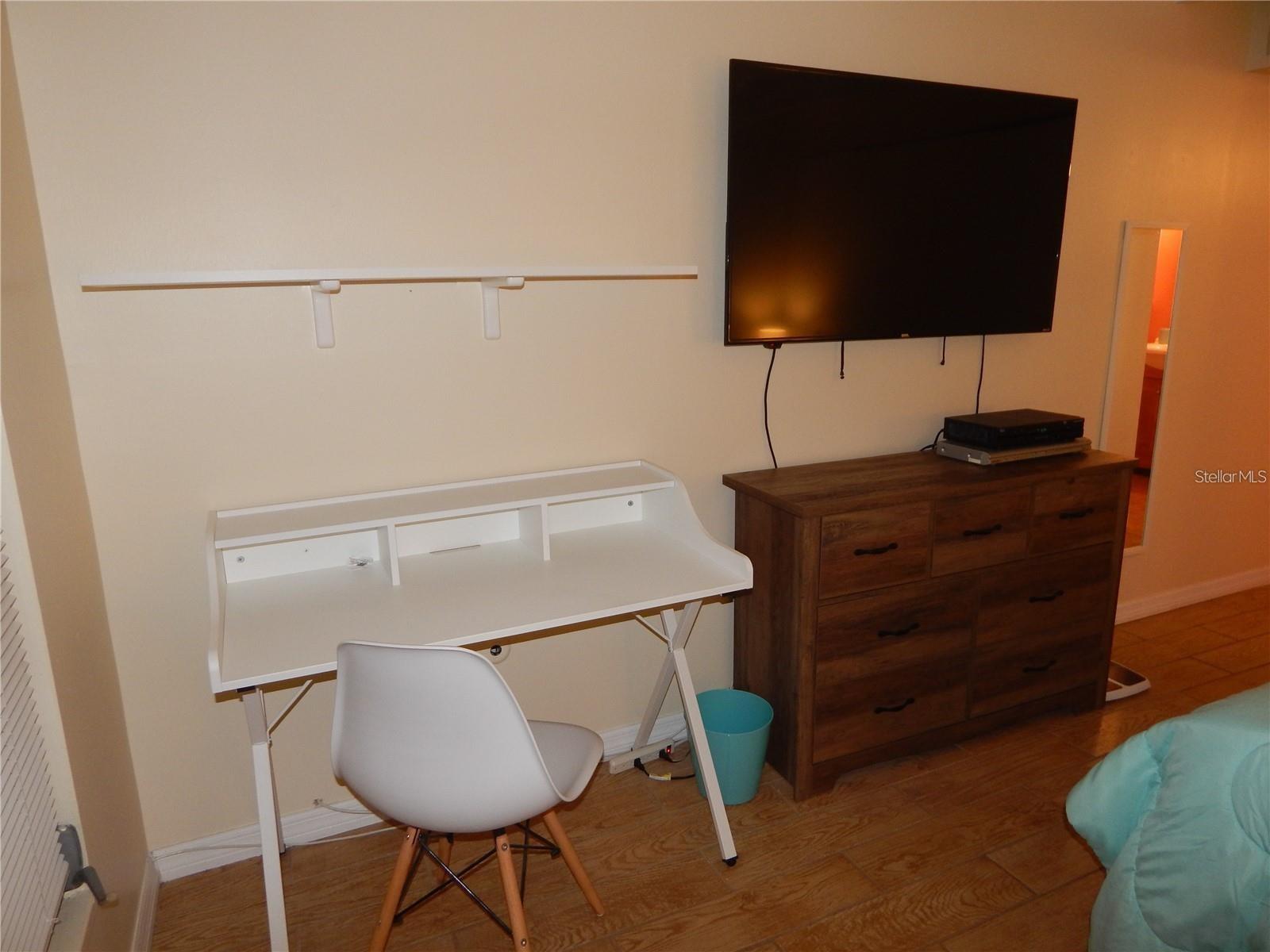 Image 17 of 41 For 105 Club Circle