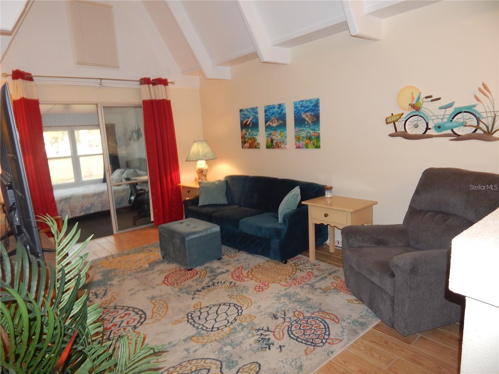 Image 7 of 41 For 105 Club Circle