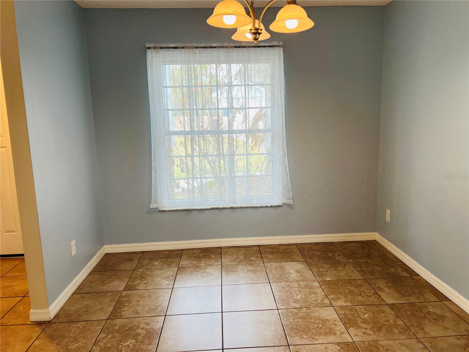 Image 12 of 45 For 1428 Covington Court