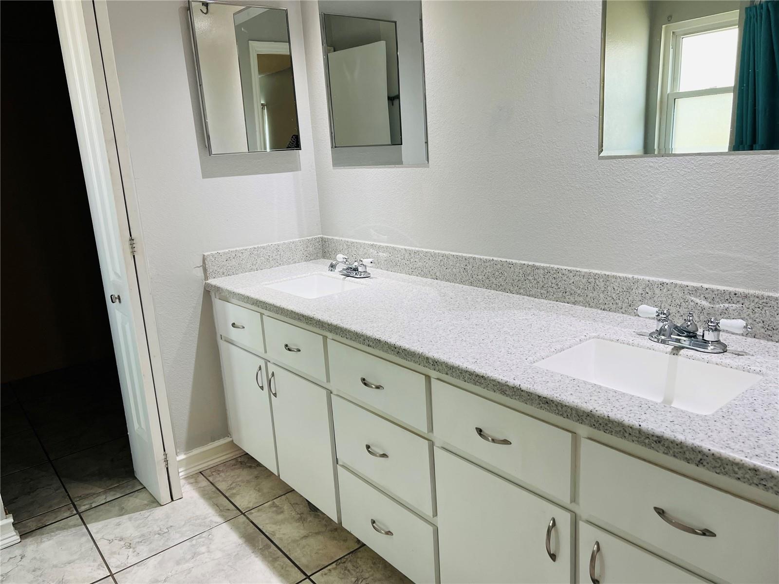 Image 19 of 45 For 1428 Covington Court